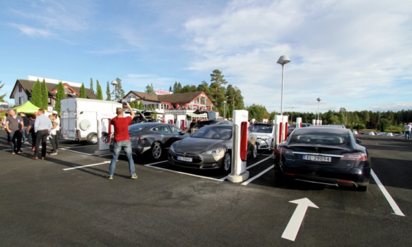 dc-fast-charging-site-in-nebbenes-norway-photo-norsk-elbilforening_100563992_l