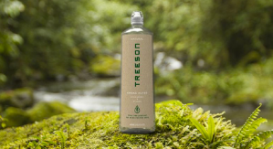 Treeson Spring Water  — пластиковая бутылка с обратным адресом