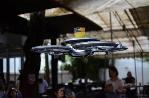 В Сингапуре дроны заменят официантов в ресторанах