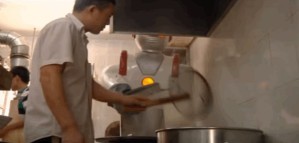 Робот Noodlebot готовит лапшу в китайском ресторане