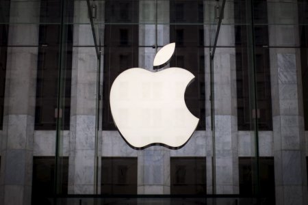 apple-revenue-rises-325-percent-due-to-strong-iphone-sales-2015-7