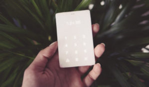 Ультра-минималистичный телефон, созданный, чтобы пользоваться им меньше
